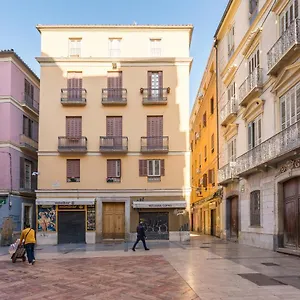 At Mitjana Plaza Apartment Malaga